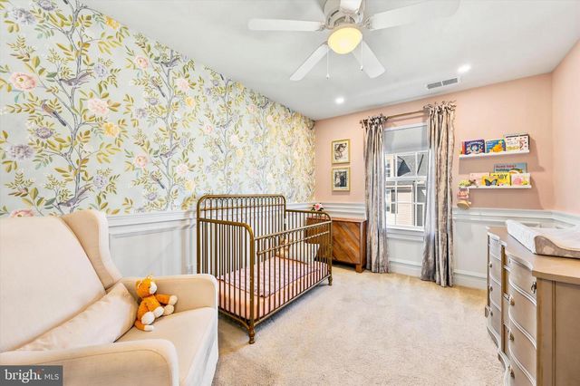 6 SHERMAN ALY, West Chester, PA 19382