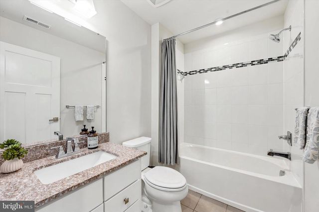 6 SHERMAN ALY, West Chester, PA 19382