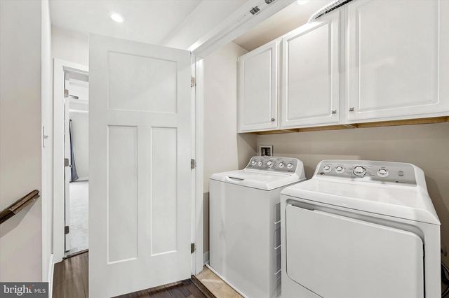 6 SHERMAN ALY, West Chester, PA 19382