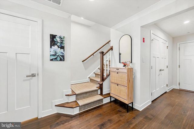 6 SHERMAN ALY, West Chester, PA 19382