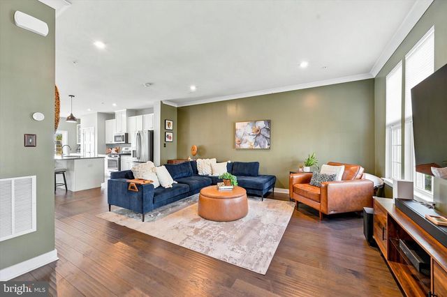 6 SHERMAN ALY, West Chester, PA 19382