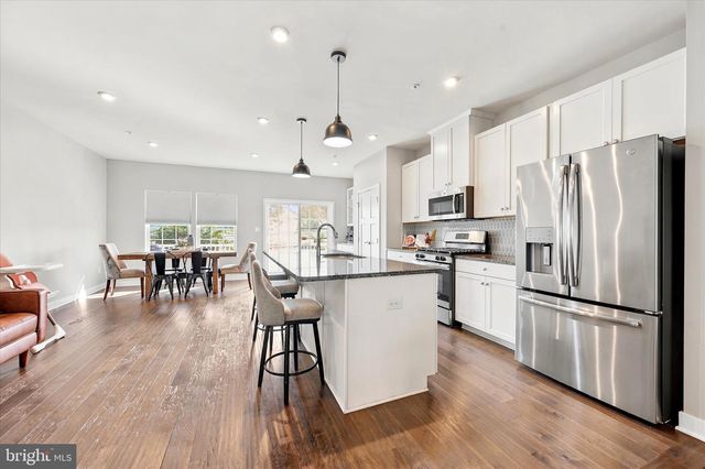 6 SHERMAN ALY, West Chester, PA 19382