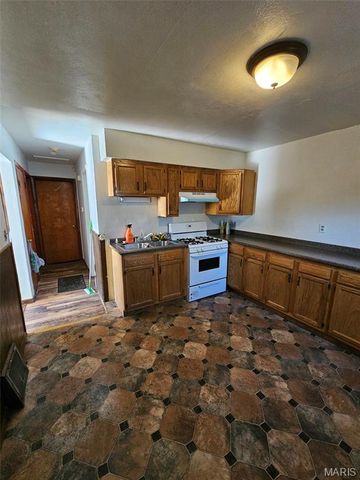 233 Connolly Drive, Hazelwood, MO 63135