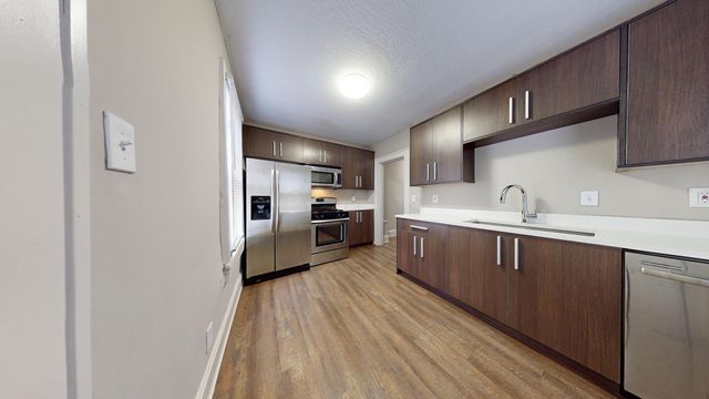 1988 1990 N 4th Street, Columbus, OH 43201