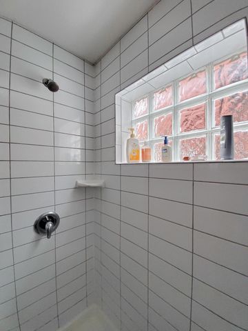 1988 1990 N 4th Street, Columbus, OH 43201