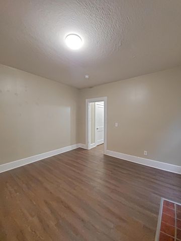 1988 1990 N 4th Street, Columbus, OH 43201