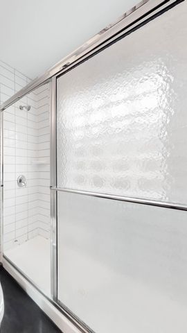 1988 1990 N 4th Street, Columbus, OH 43201