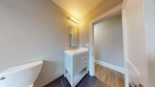 1988 1990 N 4th Street, Columbus, OH 43201