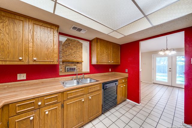 111 Oldtowne, Seguin, TX 78155