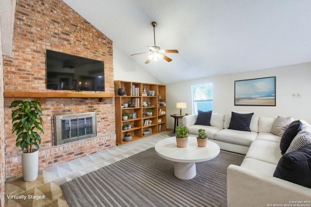 111 Oldtowne, Seguin, TX 78155