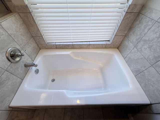 618 E Walcott Street, Pilot Point, TX 76258