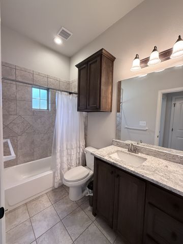 618 E Walcott Street, Pilot Point, TX 76258