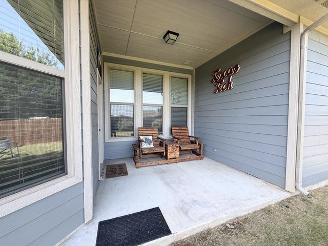 618 E Walcott Street, Pilot Point, TX 76258