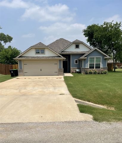 618 E Walcott Street, Pilot Point, TX 76258