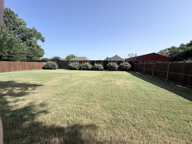 618 E Walcott Street, Pilot Point, TX 76258