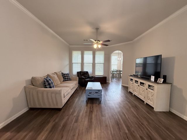 618 E Walcott Street, Pilot Point, TX 76258