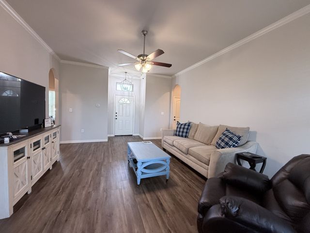618 E Walcott Street, Pilot Point, TX 76258