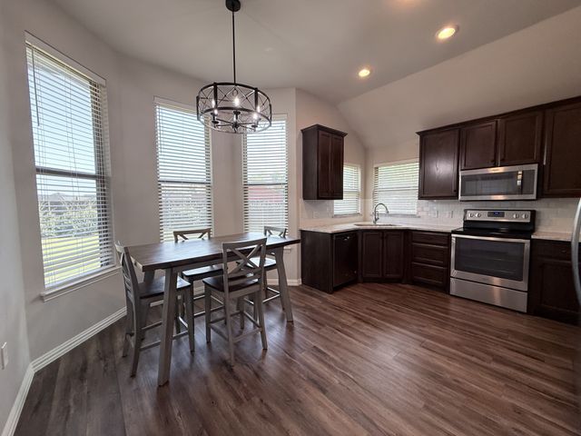 618 E Walcott Street, Pilot Point, TX 76258