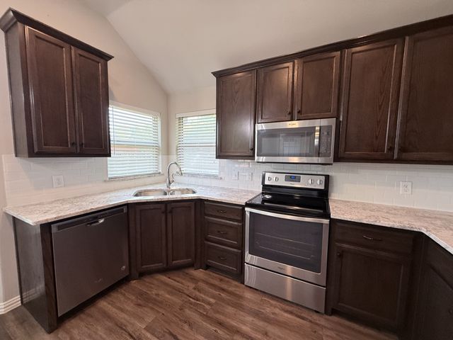 618 E Walcott Street, Pilot Point, TX 76258