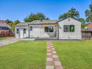 211 Phoenix Ave, Modesto, CA 95354