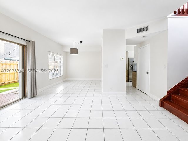 8210 NW 191st Ln 19L, Hialeah, FL 33015
