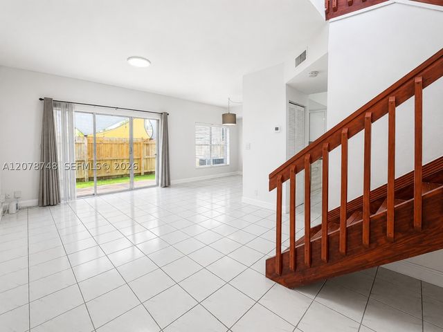 8210 NW 191st Ln 19L, Hialeah, FL 33015
