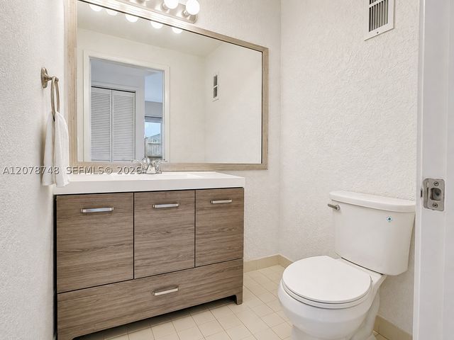 8210 NW 191st Ln 19L, Hialeah, FL 33015