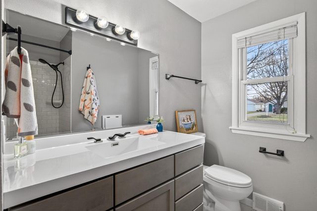 5657 Maryland Avenue N, Crystal, MN 55428