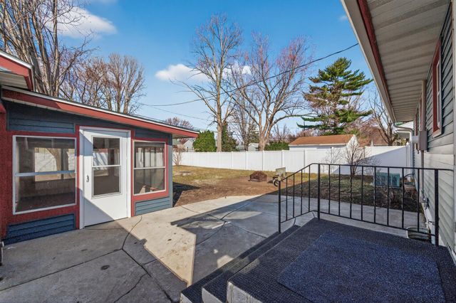 5657 Maryland Avenue N, Crystal, MN 55428