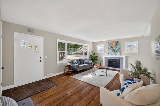 5657 Maryland Avenue N, Crystal, MN 55428