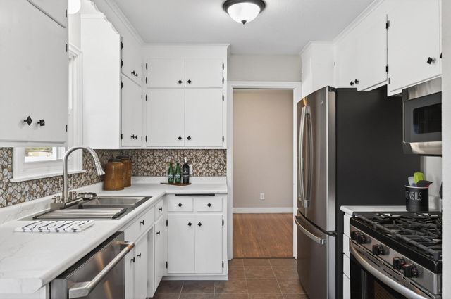 5657 Maryland Avenue N, Crystal, MN 55428