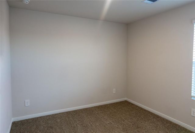 401 Abbey LN, Lockhart, TX 78644