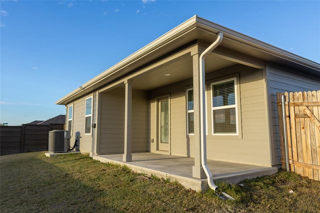 401 Abbey LN, Lockhart, TX 78644
