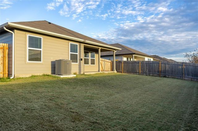 401 Abbey LN, Lockhart, TX 78644
