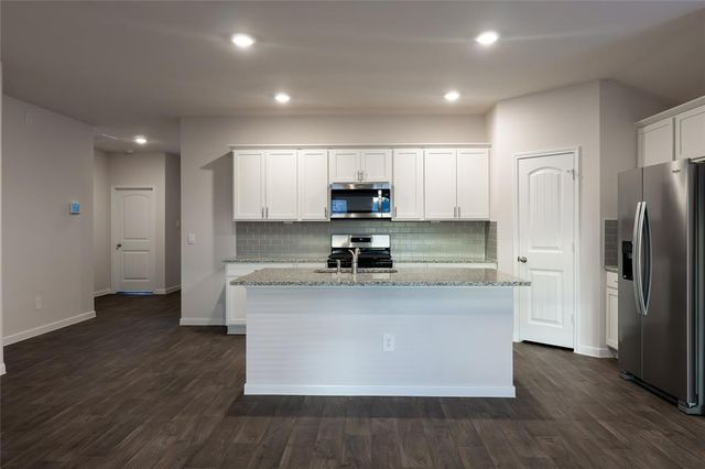 401 Abbey LN, Lockhart, TX 78644