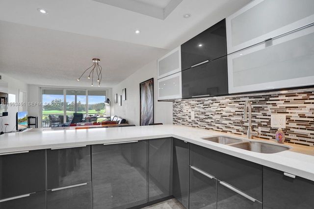 2681 S Course Dr 204, Pompano Beach, FL 33069