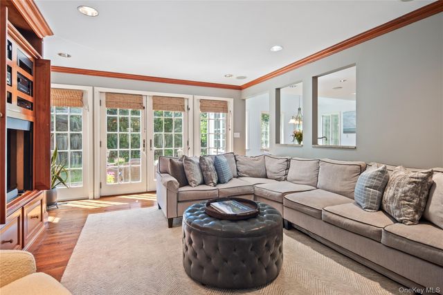 27 Bradford Road, Scarsdale, NY 10583
