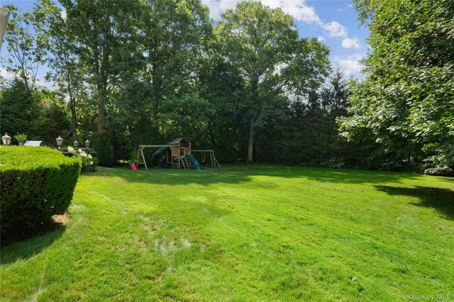 27 Bradford Road, Scarsdale, NY 10583
