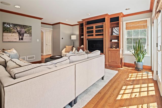 27 Bradford Road, Scarsdale, NY 10583