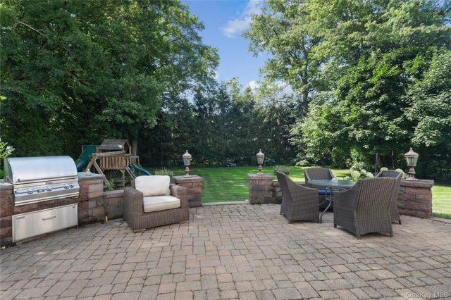 27 Bradford Road, Scarsdale, NY 10583