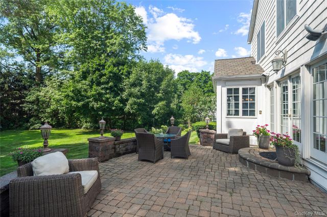 27 Bradford Road, Scarsdale, NY 10583