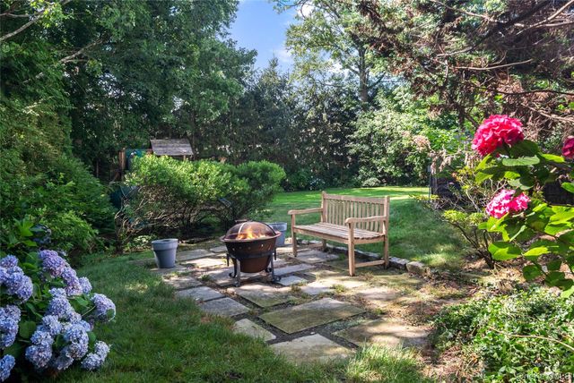 27 Bradford Road, Scarsdale, NY 10583