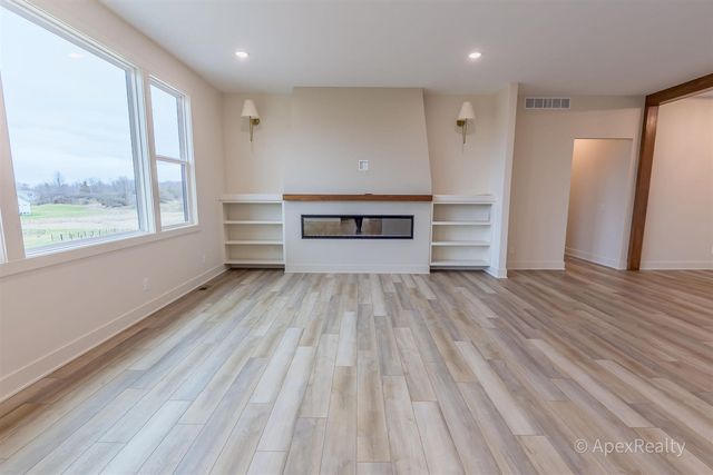 5631 Pioneer Pass 15, Caledonia, MI 49316