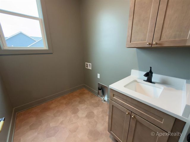 5631 Pioneer Pass 15, Caledonia, MI 49316