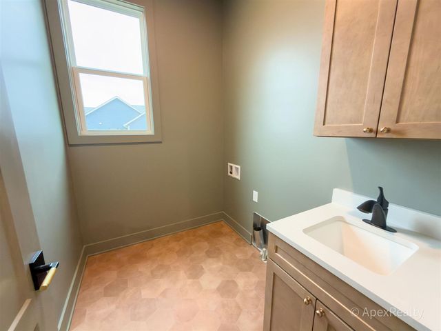 5631 Pioneer Pass 15, Caledonia, MI 49316