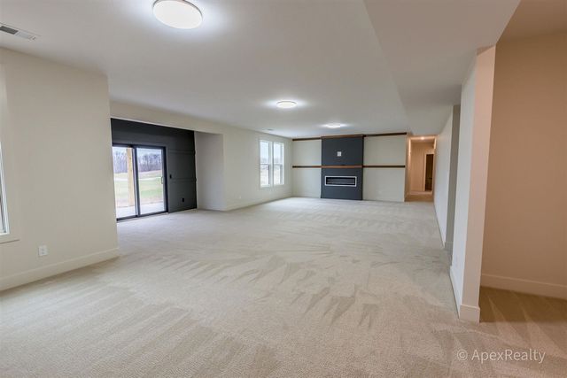 5631 Pioneer Pass 15, Caledonia, MI 49316