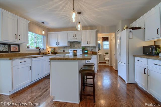 1029 Shetland Drive, South Lyon, MI 48178