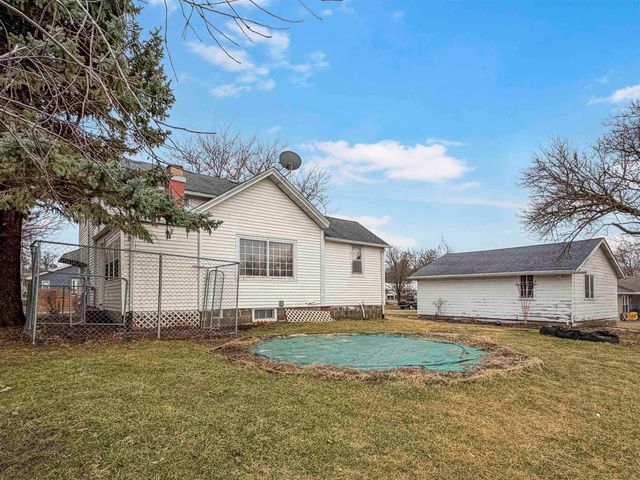 410 1st Street, Traer, IA 50675