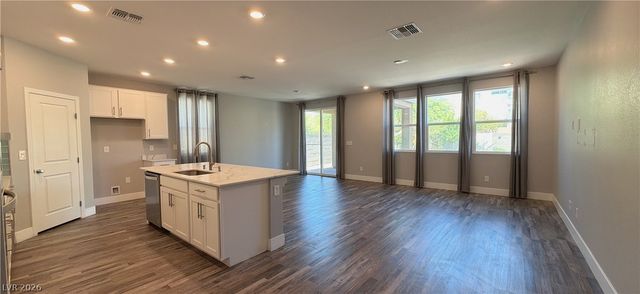 8726 Sand Verbena Avenue, Las Vegas, NV 89117