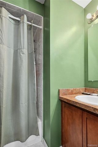 22652 Maxine Street, Saint Clair Shores, MI 48080